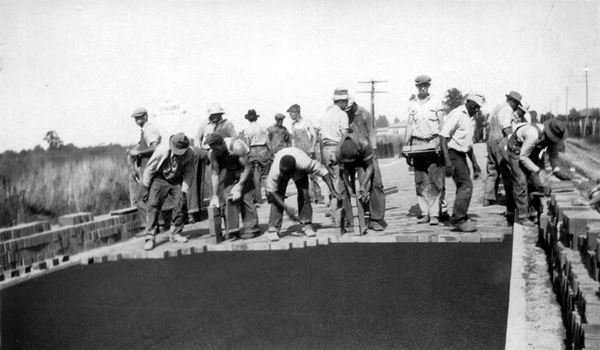 000 Road building crew laying bricks 1920s in Illinois.jpg