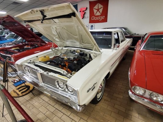 679 '66 Dodge Coronet 4-Door Hemi.jpg