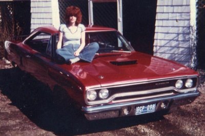 Wendy on car003.jpg