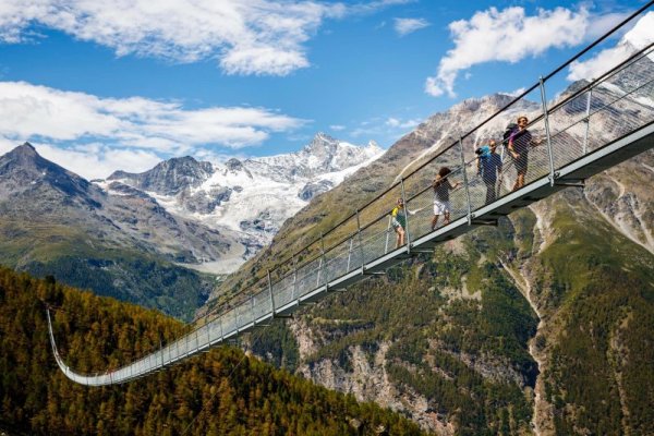 SWISSROPE SkyWalk 494 meters.jpg