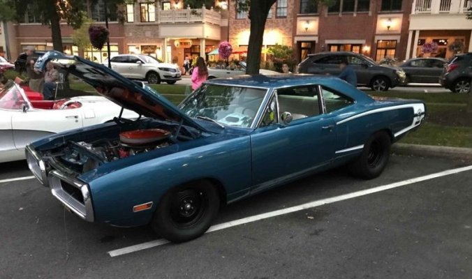 703 '70 Dodge Hemi Super Bee 1.jpg