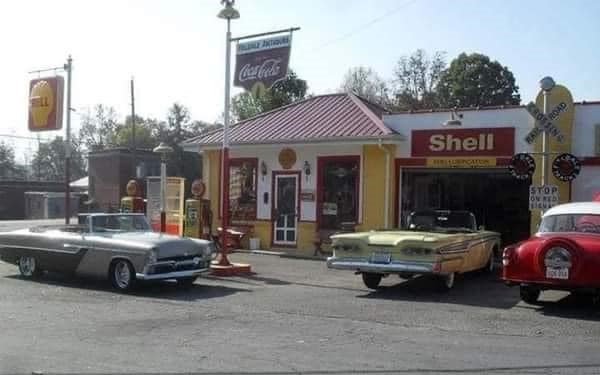 00 Service Station - SHELL '55 Plymouth.jpg