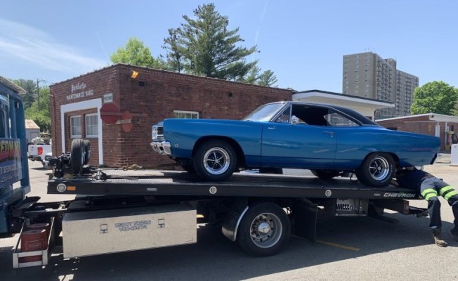 00 '68 Plymouth road runner.jpg
