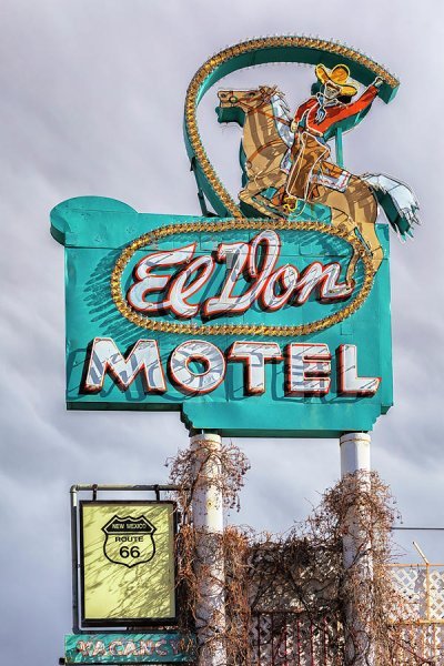 Route 66 El Don Motel Albuquerque, New Mexico.jpg