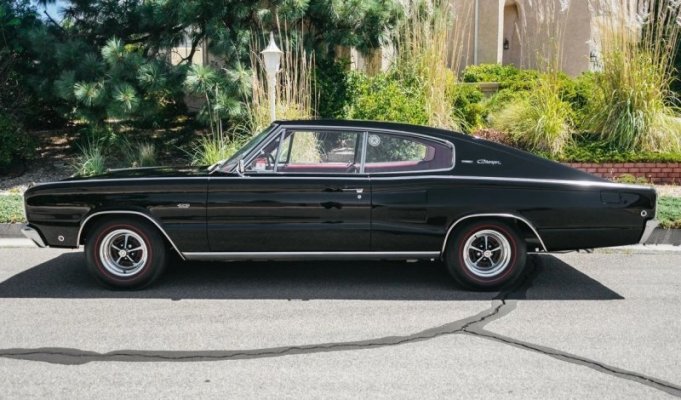 0000 '67 Dodge Hemi Charger (with '68 side markers).jpg