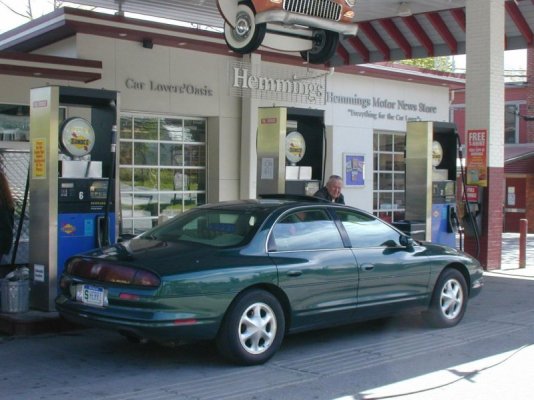 0000 Hemmings Motor News Gas Station.jpg