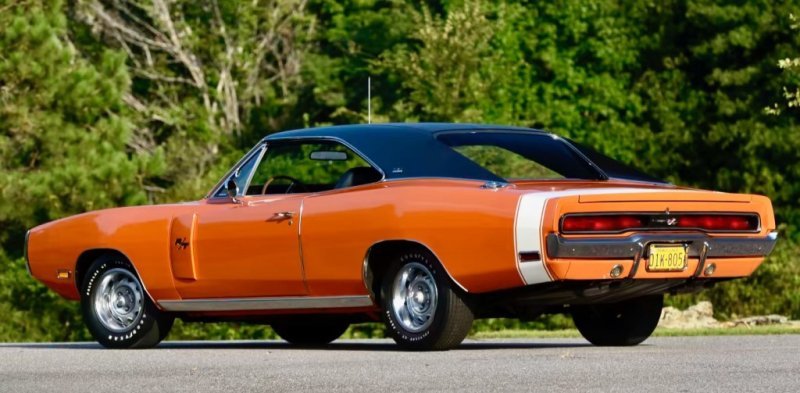 1970-Dodge-Charger-R-T-SE-in-Vitamin-C.-Mecum.-3.jpeg