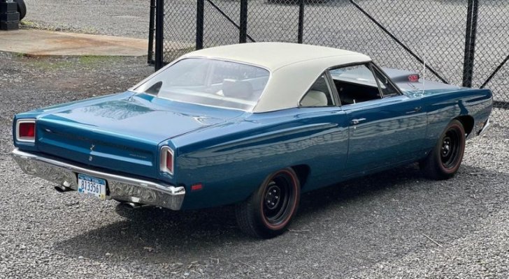 000 1969.5 Plymouth road runner 440 6 BBL (2).jpg