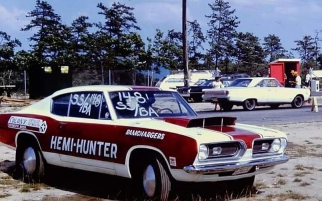 00 Ramchargers Hemi-Hunter Barracuda.jpg