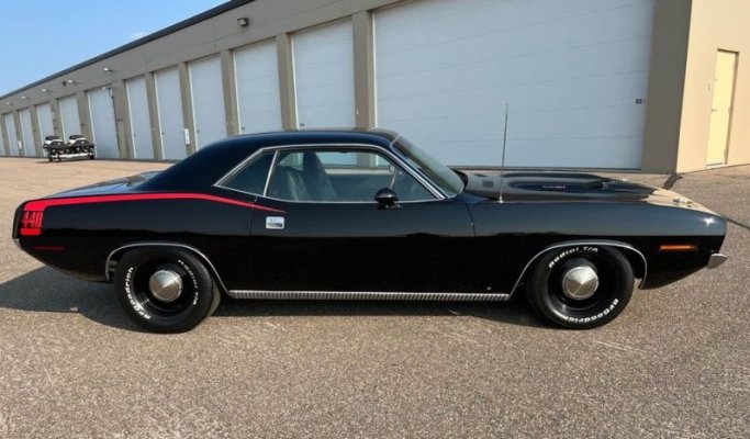 563 '70 Plymouth cuda 440 6 BBL 2.jpg