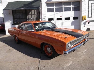 1970_plymouth_road_runner_440x6_4_spd_n_96_air_grabber_99694789115815130.jpg