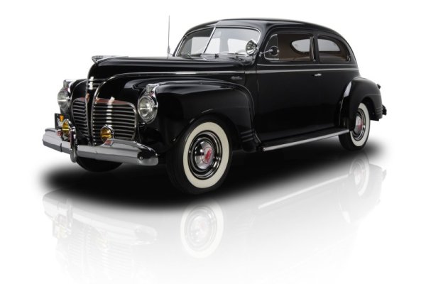 00 1941 Plymouth Special De Luxe 1.jpg