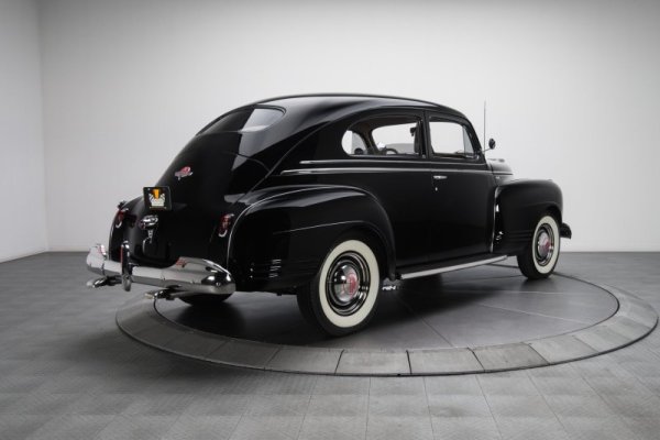 00 1941 Plymouth Special De Luxe 2.jpg