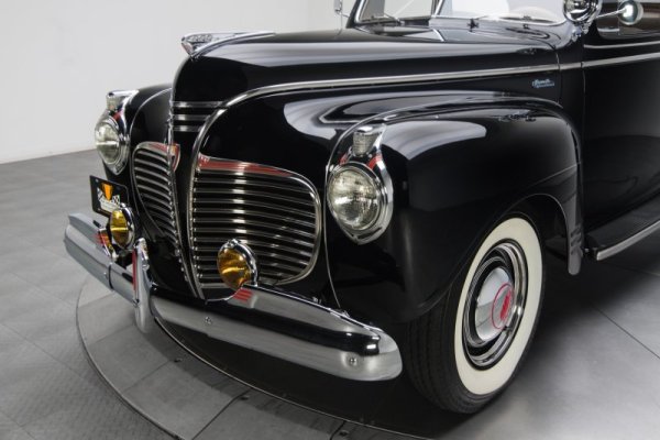 00 1941 Plymouth Special De Luxe 4.jpg
