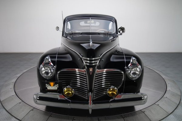 00 1941 Plymouth Special De Luxe 5.jpg