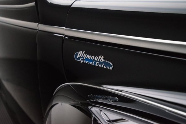 00 1941 Plymouth Special De Luxe 6.jpg