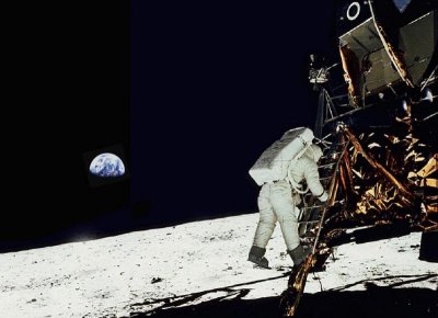 Nasa Apollo 11 Niel Armstrong on the moon picture.jpg