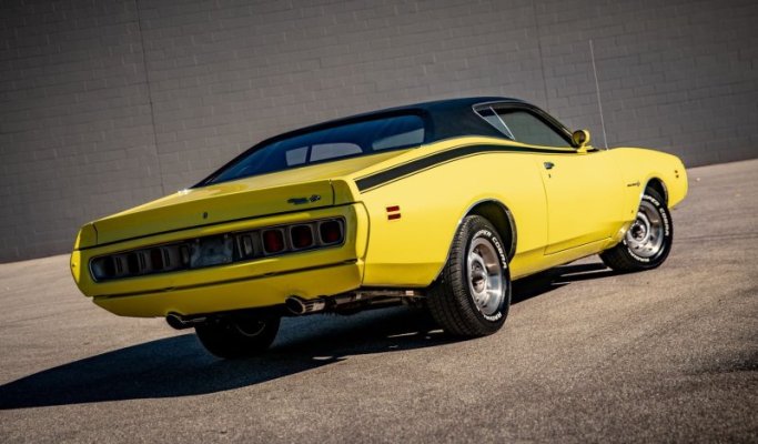 Dodge Citron Yella '71 Hemi Charger Super Bee (4).jpg