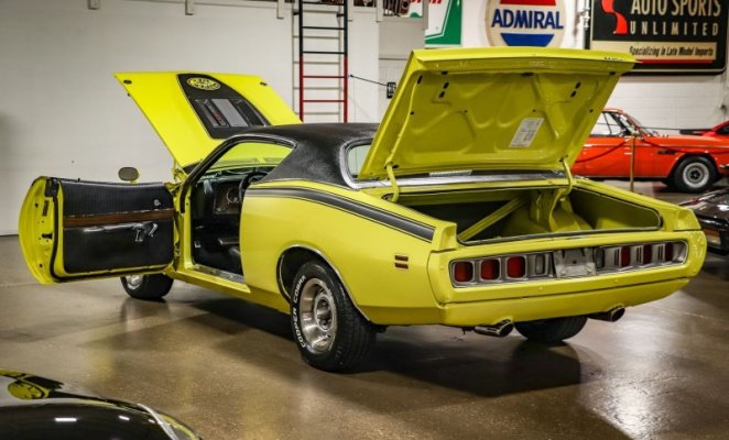 Dodge Citron Yella '71 Hemi Charger Super Bee (6).jpg