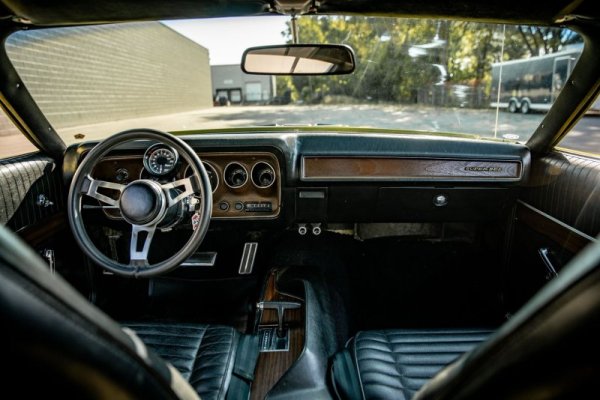 Dodge Citron Yella '71 Hemi Charger Super Bee (8).jpg