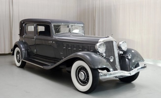 1933 Chrysler CL Imperial Sedan (1).jpg