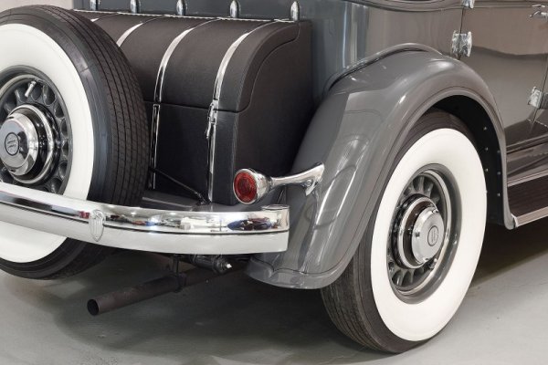 1933 Chrysler CL Imperial Sedan (4).jpg