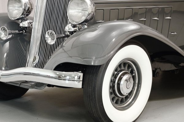 1933 Chrysler CL Imperial Sedan (5).jpg