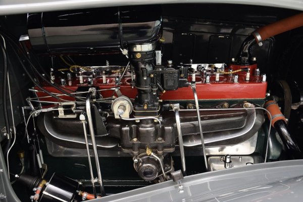 1933 Chrysler CL Imperial Sedan (9).jpg