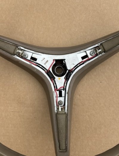 71-74_steering-wheel-c.JPG 71-74_steering-wheel-c.JPG