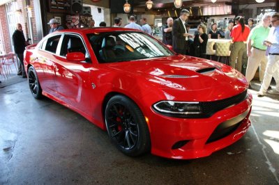 001-2015-dodge-charger-srt-hellcat-1.jpg