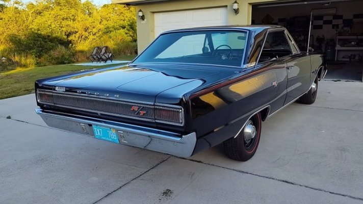 triple-black-1967-dodge-coronet-r-t-doesn-t-need-a-hemi-to-stand-out_8.jpg
