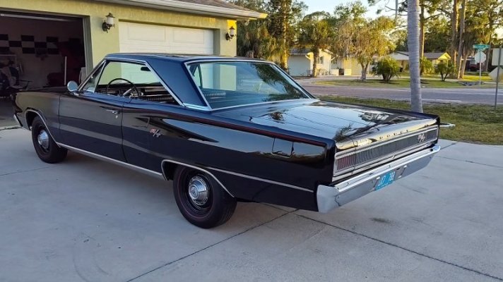 triple-black-1967-dodge-coronet-r-t-doesn-t-need-a-hemi-to-stand-out_1.jpg