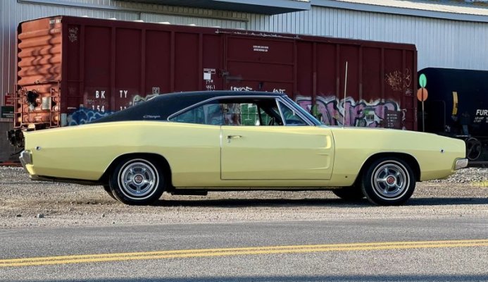 542c '68 Dodge Charger.jpg