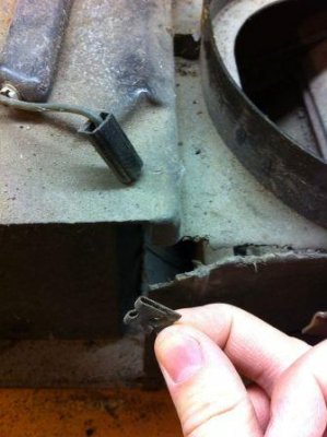 Heater Box Crack Clip Placement.jpg Heater Box Crack Clip Placement.jpg