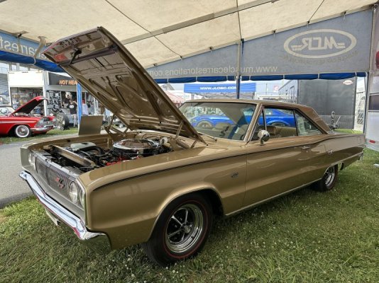 '67 Dodge Hemi Coronet RT (1).jpg
