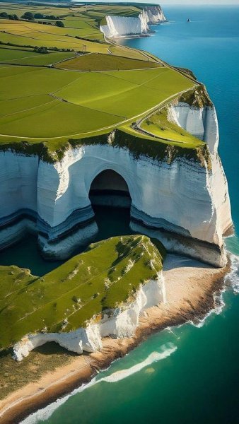 white-cliffs- England.jpg