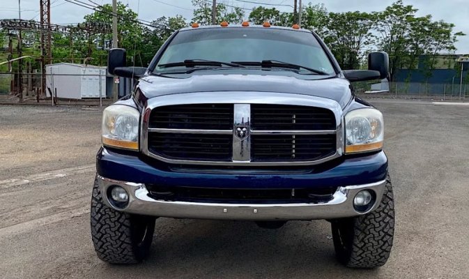 there-s-something-not-quite-right-about-this-2006-dodge-3500_3.jpg