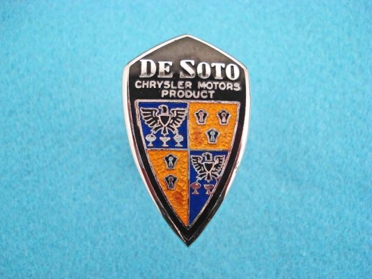 1932-33 De Soto emblem.JPG