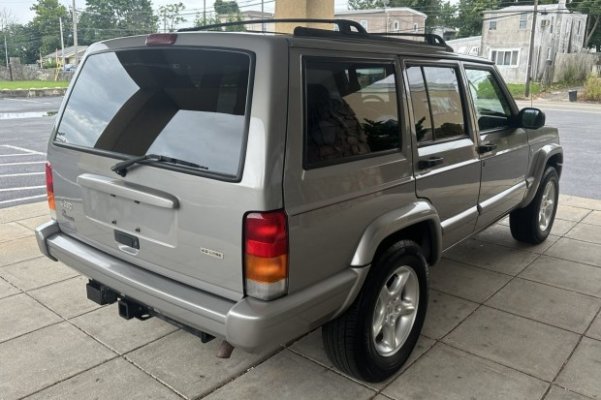 2001_jeep_cherokee_c0b5e0d0-1cd1-4bf4-93e7-6da6a0deaf56-53059.jpeg
