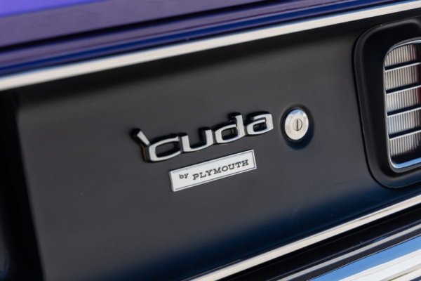 in-violet-1971-plymouth-cuda-hides-rare-engine-under-shaker-hood-worth-a-fortune_9.jpg