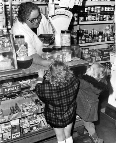 B4PKR4-Crazy-Things-Boomer-Kids-Did-in-the-Past-That-Would-Terrify-Kids-Today-Sending-Your-Lit...jpg