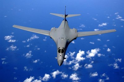 1920px-B-1B_over_the_pacific_ocean.jpg