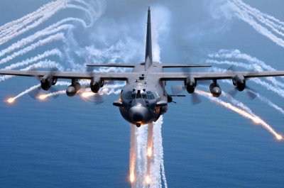 1920px-AC-130H_Spectre_jettisons_flares.jpg