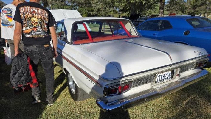 '64 Plymouth Hemi Fury (11)b.jpg