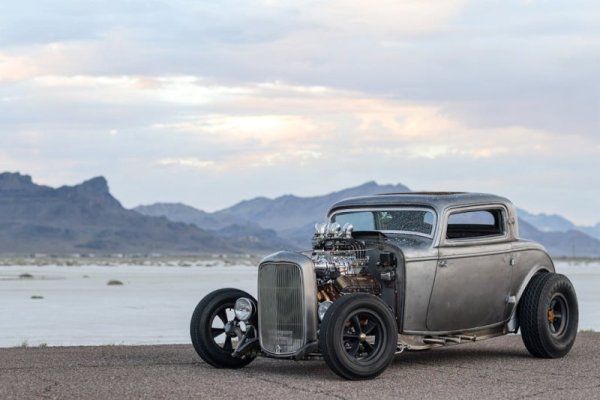 Meeks-1932-Ford-three-window-Front-three-quarter.jpg