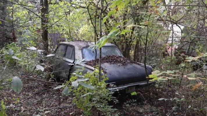 1963-plymouth-valiant-dumped-in-1983-hides-military-secrets-stuck-engine-isn-t-among-them_1.jpg