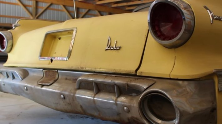rare-1960-dodge-dart-phoenix-ragtop-gets-washed-after-decades-comes-with-cool-v8-mystery_2.jpg