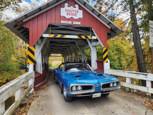 '70 Dodge Hemi Coronet Super Bee (1).jpg