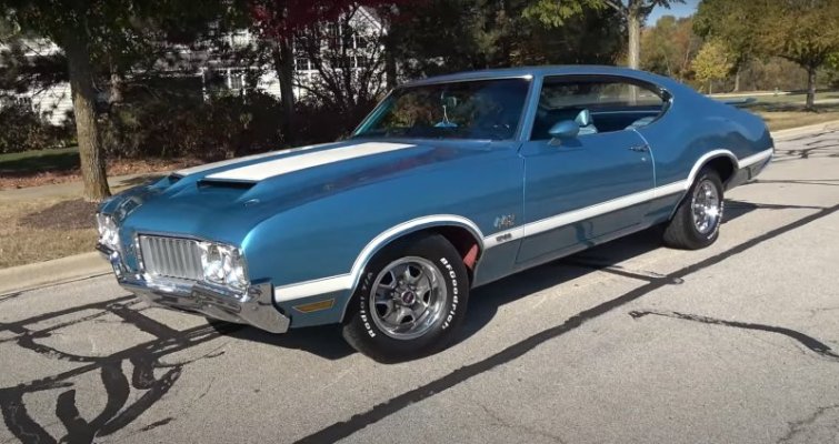 astro-blue-1970-oldsmobile-442-packs-a-rare-performance-option_9.jpg