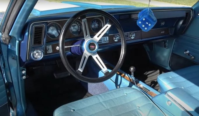 astro-blue-1970-oldsmobile-442-packs-a-rare-performance-option_8.jpg